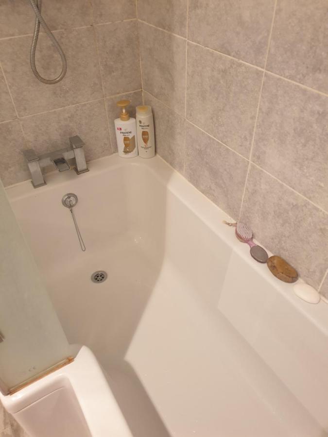 Harry Potter Theme Double Room In Shared House Watford  Dış mekan fotoğraf